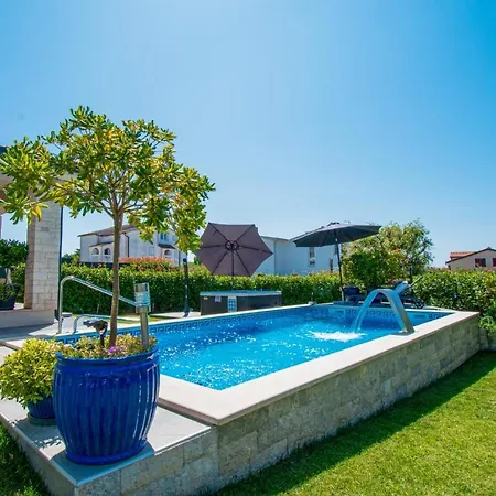 1 In Porec,istrien - Istrabook *