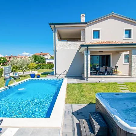 1 In Porec,istrien - Istrabook