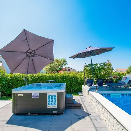 Villa 1 In Porec,istrien - Istrabook Kukci