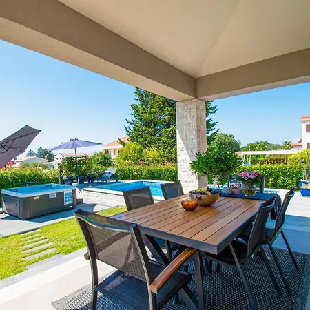 Villa 1 In Porec,istrien - Istrabook Kukci