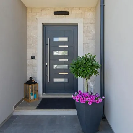 Villa 1 In Porec,istrien - Istrabook Kukci